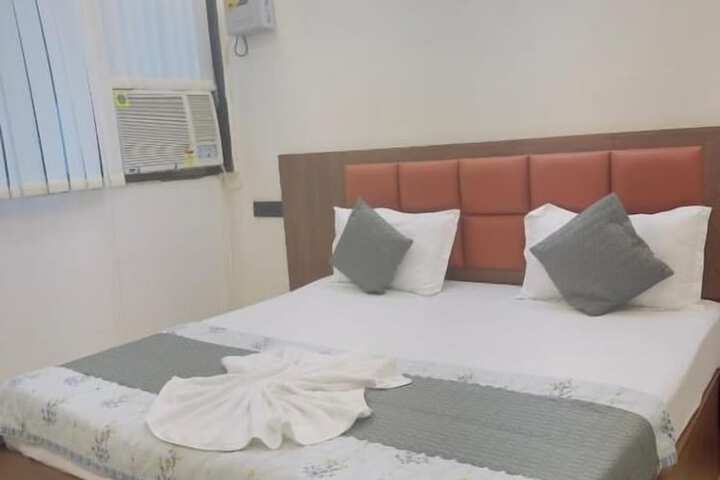 Room 6 of 11