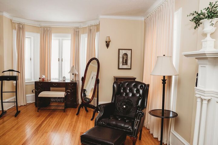 Room 12 of 37