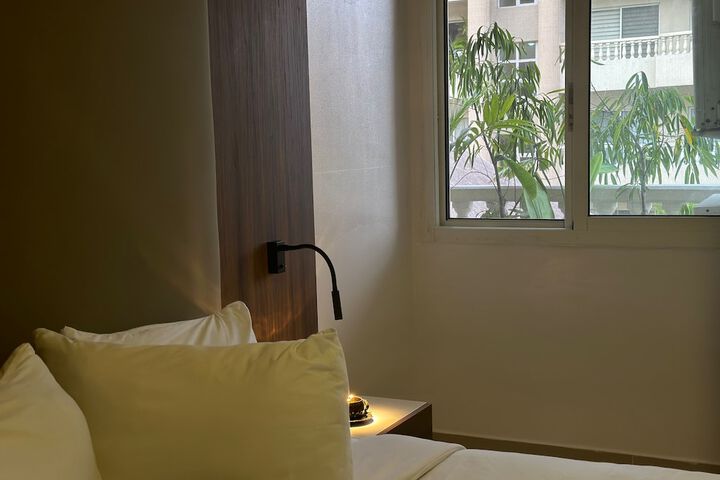 Room 12 of 37