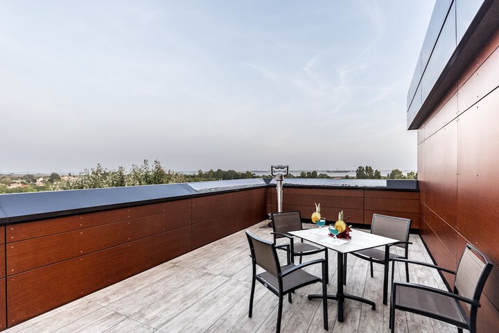 Terrace/Patio 77 of 77