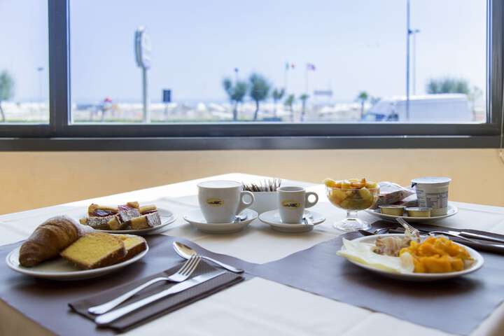 Breakfast/Coffee Service 72 of 86