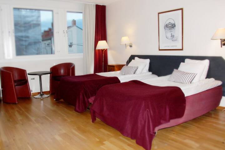 Room 4 of 48