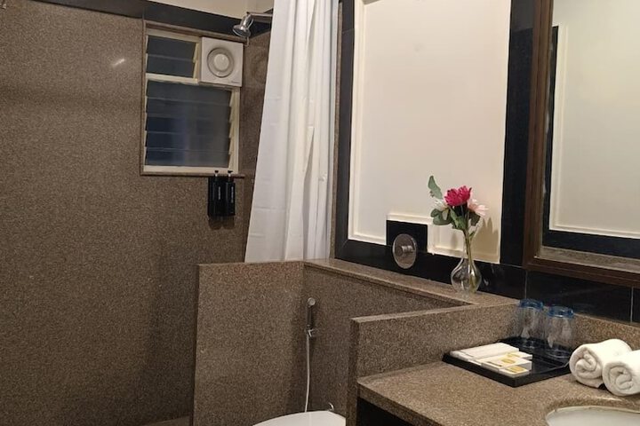 Room 21 of 36
