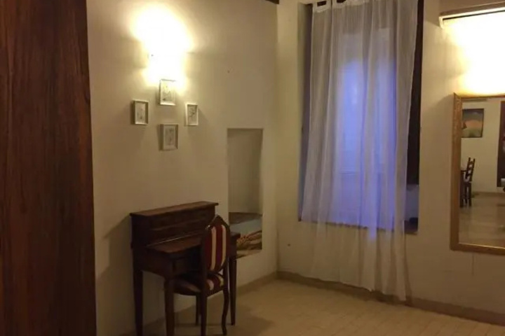 Room 4 of 14
