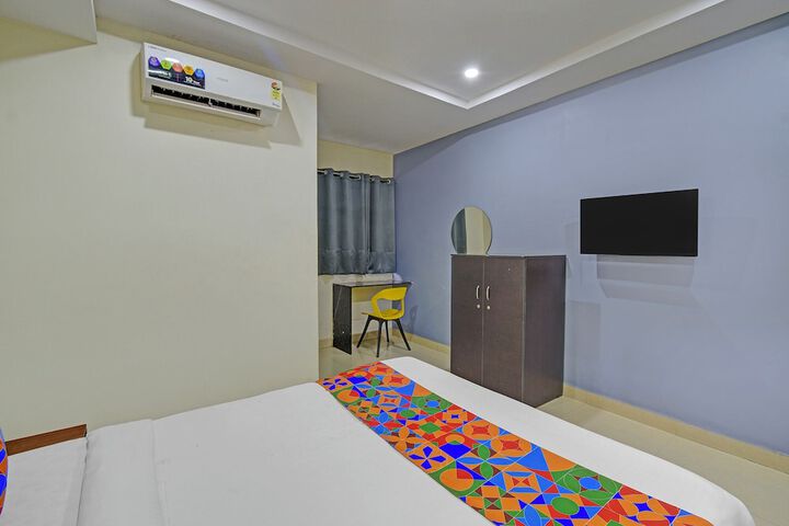 Room 9 of 25