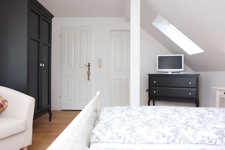 Room 3 of 23