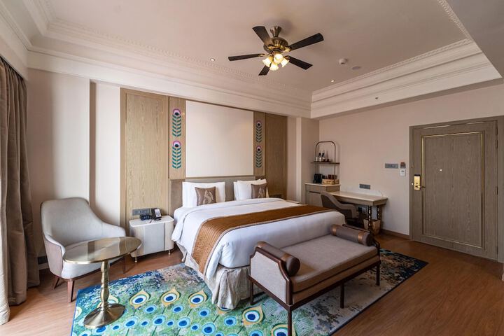 Room 52 of 159