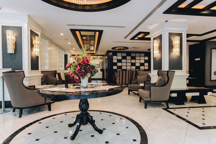 Entrance & Lobby