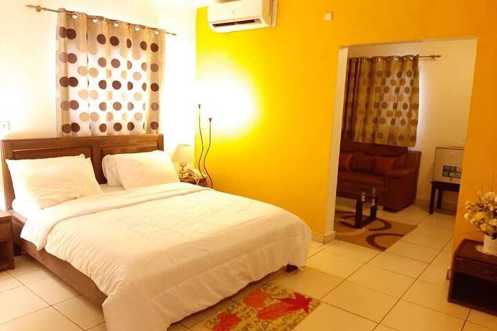 Room 8 of 32