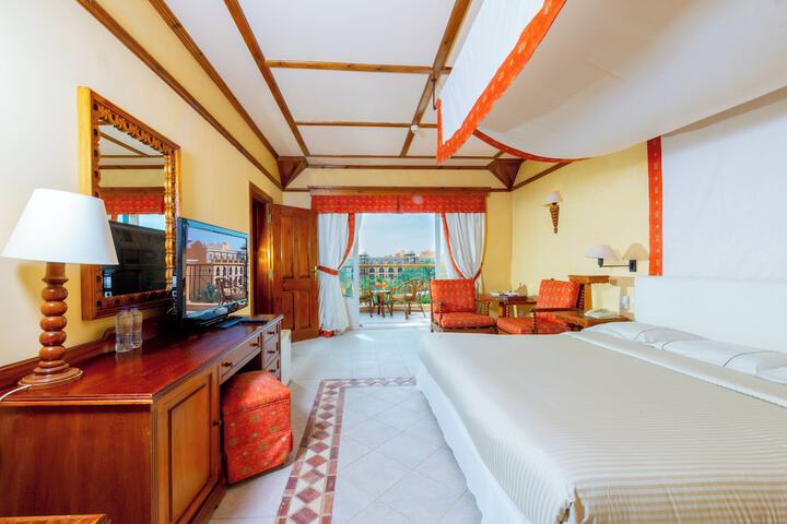 Room 28 of 79