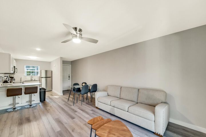 Photo of Cozy 2BR Near UT Hyde Park Evonify