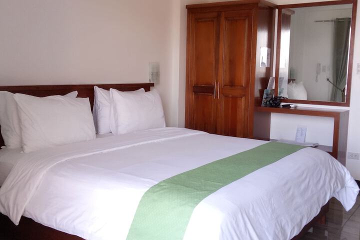 Room 13 of 87