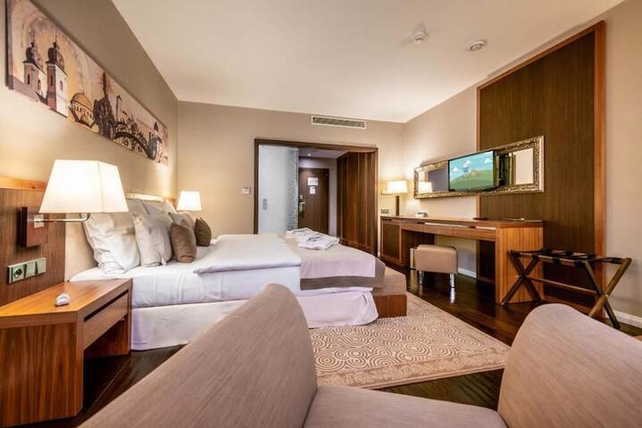 Room 12 of 50