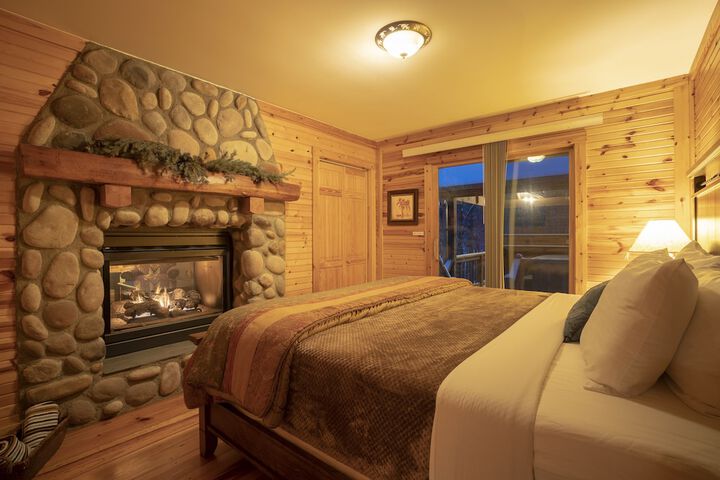 Room 2 of 83