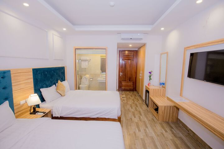 Room 1 of 13