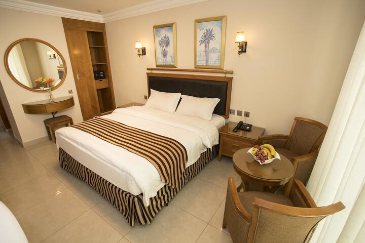 Room 4 of 36