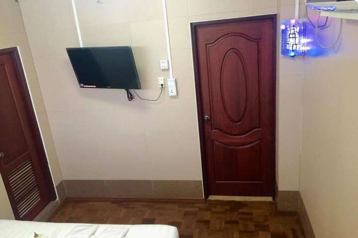Room 12 of 29