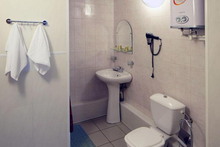 Room 7 of 9