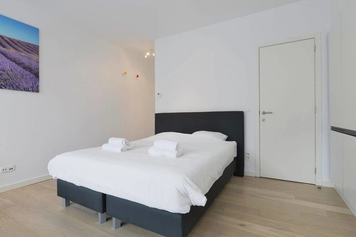 Room 2 of 11