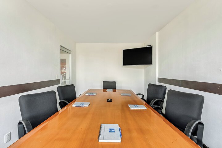 Business Center 37 of 43