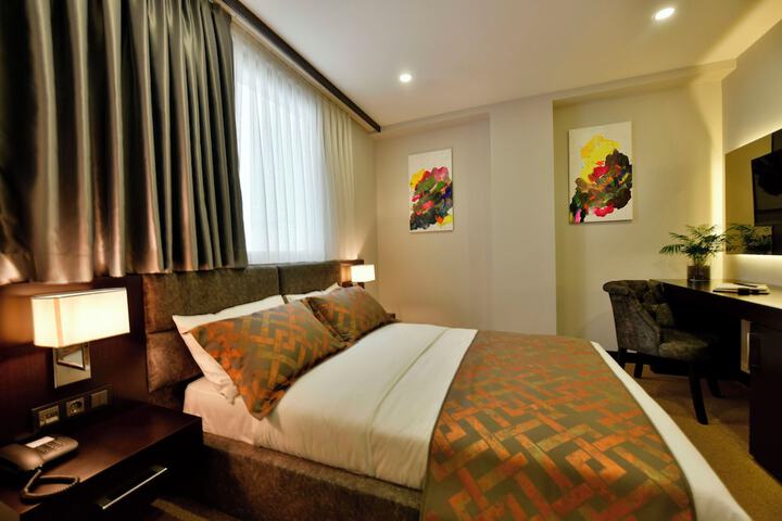 Room 37 of 102