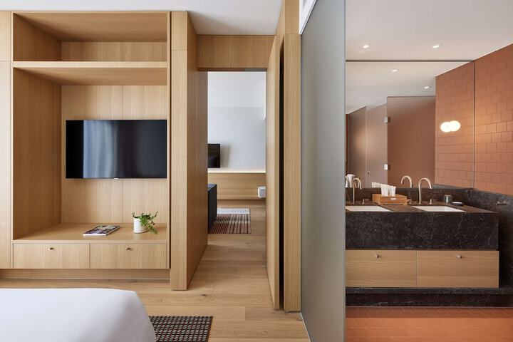 Room 10 of 64