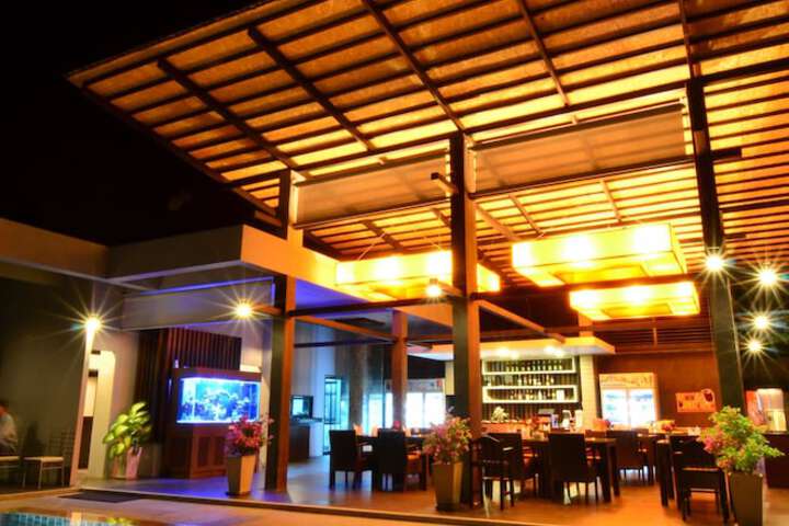 Dining 105 of 146