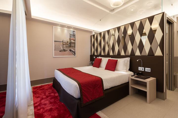 Room 35 of 142