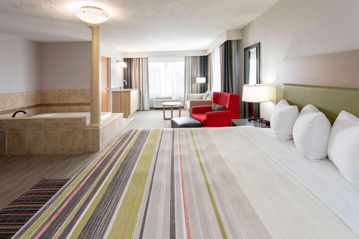 1 King Bed Suite (13 of 13)
