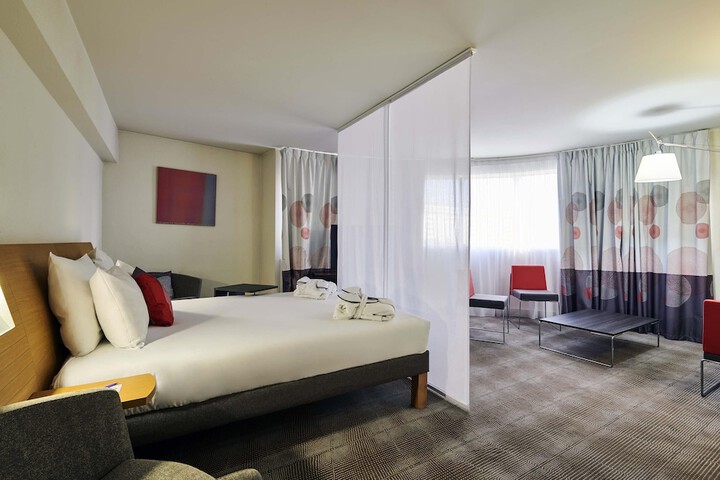 Room 2 of 128