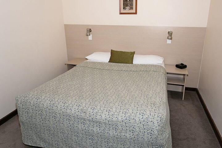 Room 8 of 174
