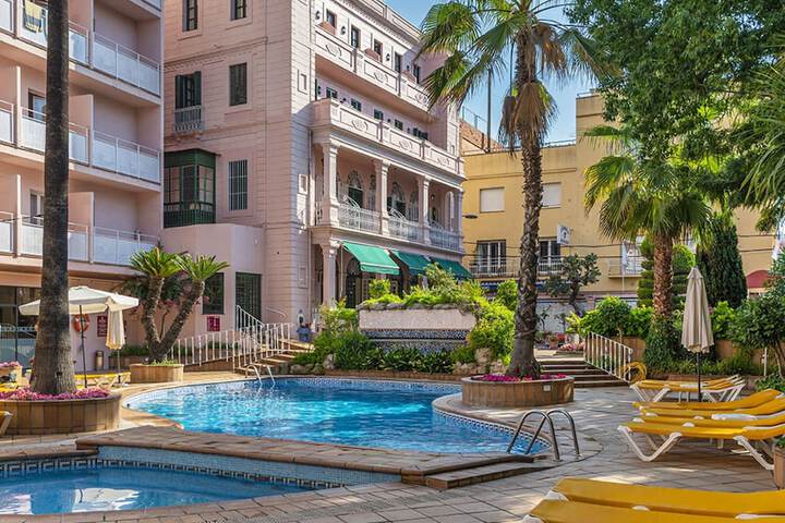 Pools & Facilities