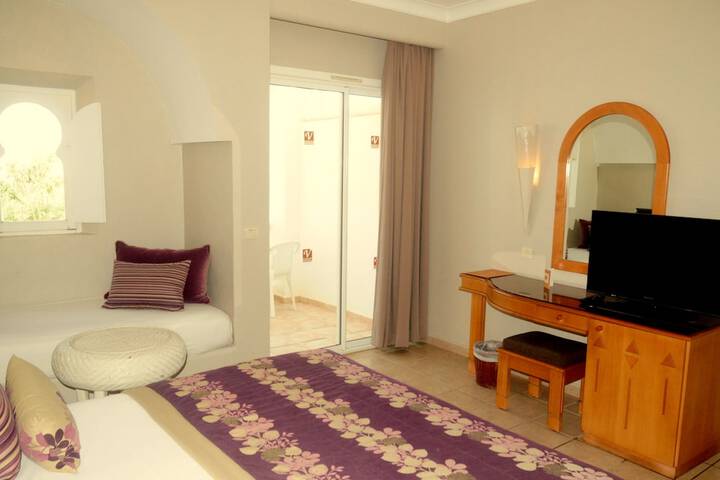 Room 28 of 148