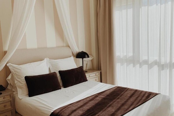 Room 8 of 62