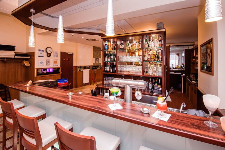Lounge 62 of 68