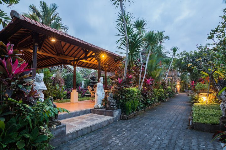 Hotel Exterior 138 of 160