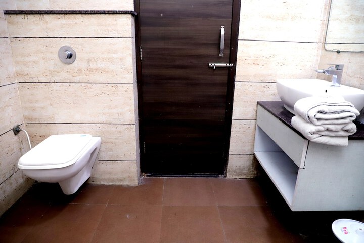 Room 18 of 26