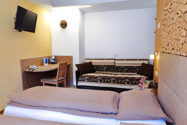 Room 11 of 69