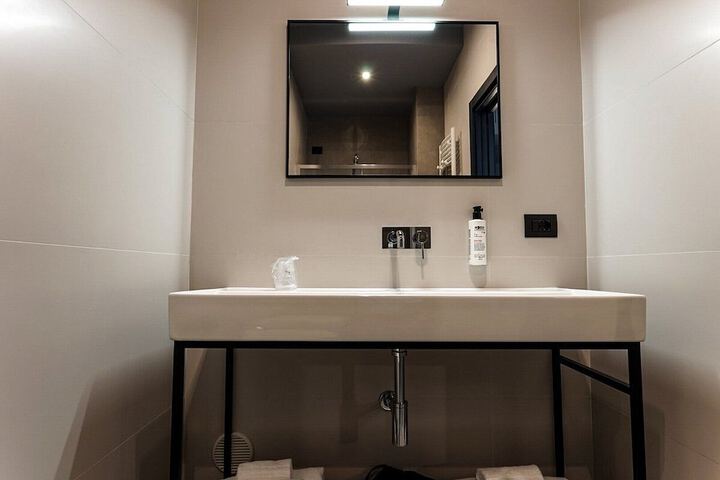 Room 17 of 37