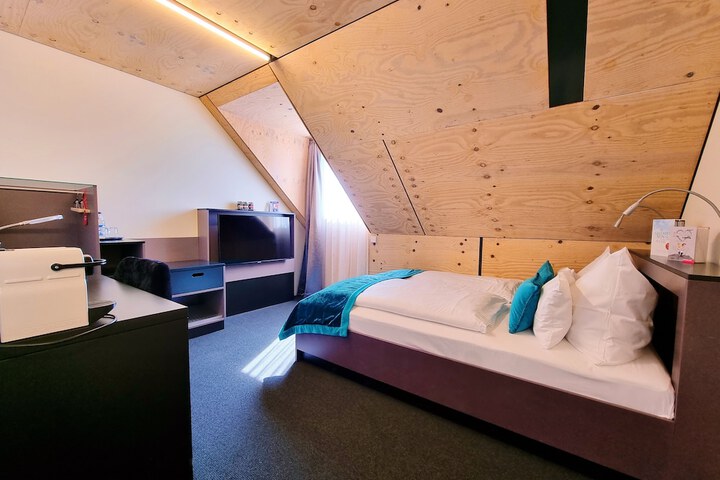 Room 7 of 91