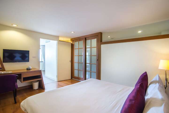 Room 68 of 98