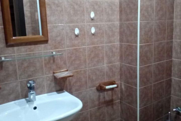 Room 4 of 10