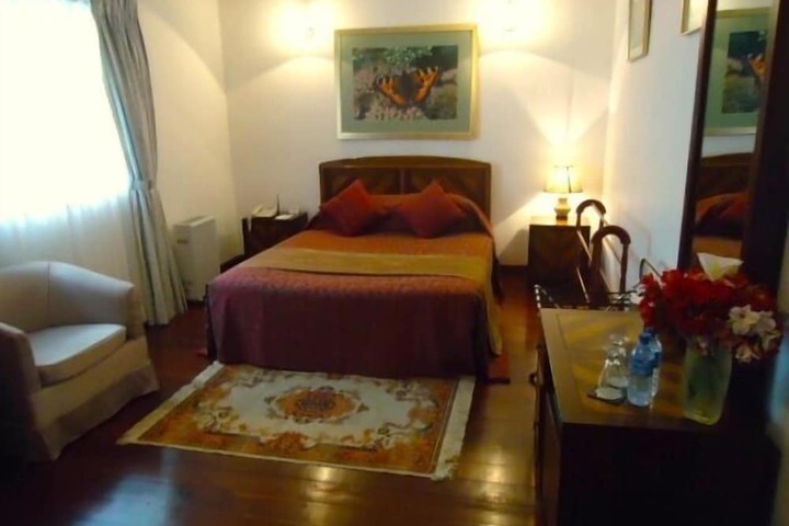 Room 11 of 34