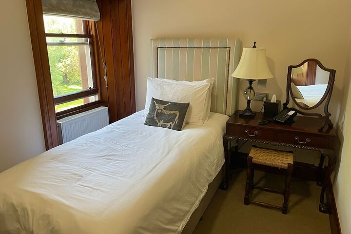 Room 9 of 102