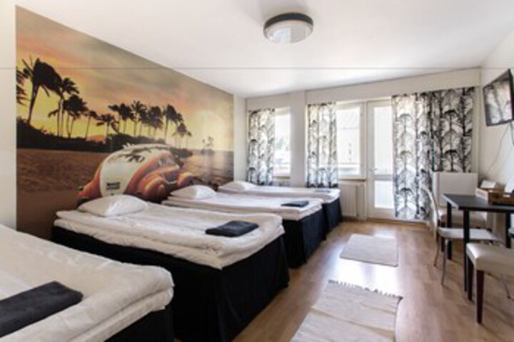 Room 7 of 9