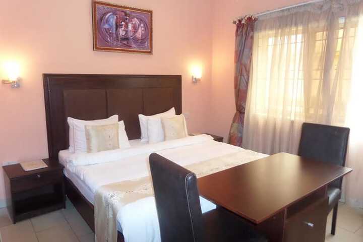 Room 6 of 14
