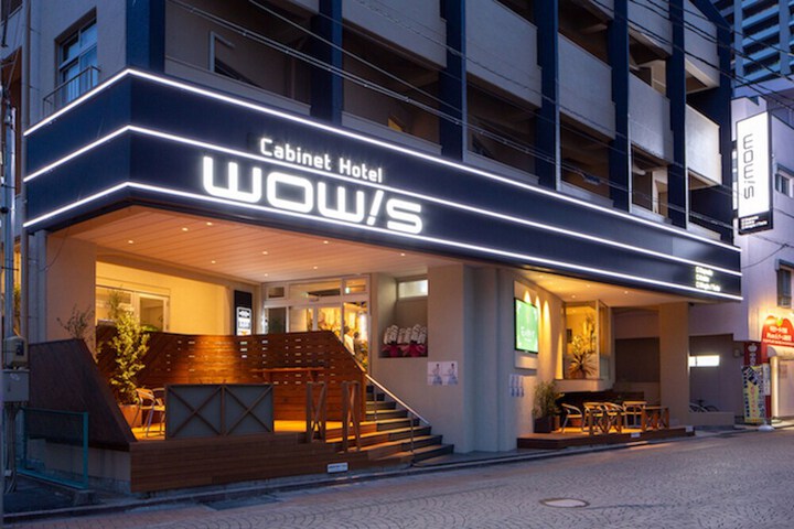 Exterior of Cabinet Hotel WOWS