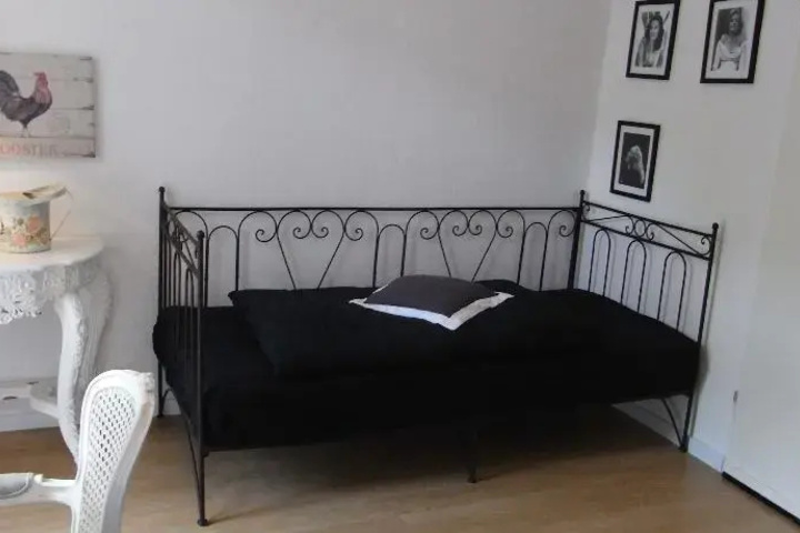 Room 10 of 17