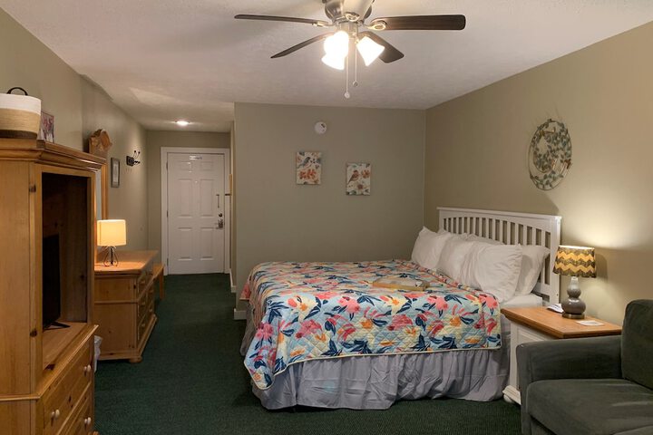 Traditional Double Room 1 Queen Bed Garden View (6 of 58)