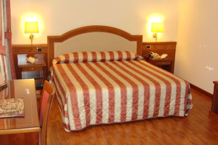 Room 4 of 39